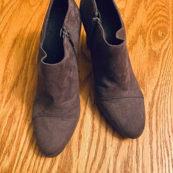 Aerosoles Suede Short boot Pumps - Picture 4 of 9